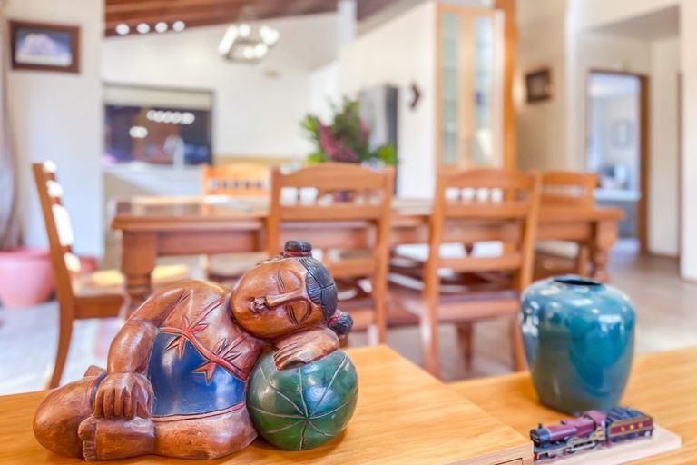 Photo of property in 1 Manu Grove, Waikanae, 5036