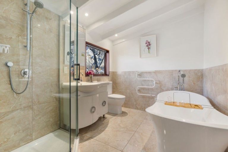 Photo of property in 21 Heuchan Lane, Wanaka, 9305