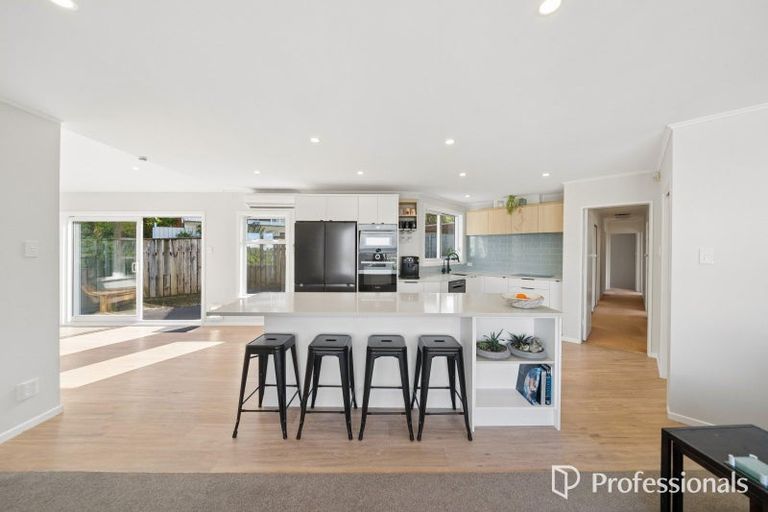 Photo of property in 24 Pekanga Road, Normandale, Lower Hutt, 5010