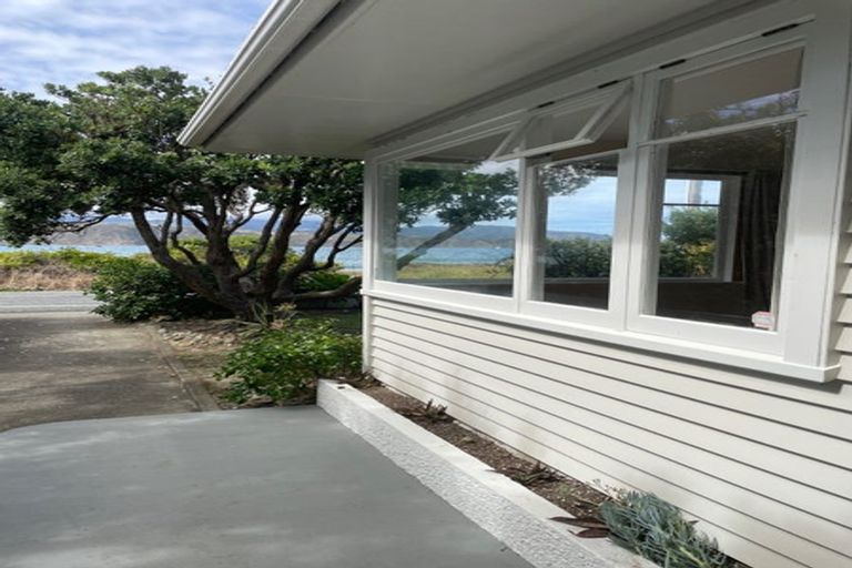 Photo of property in 190 Breaker Bay Road, Breaker Bay, Wellington, 6022