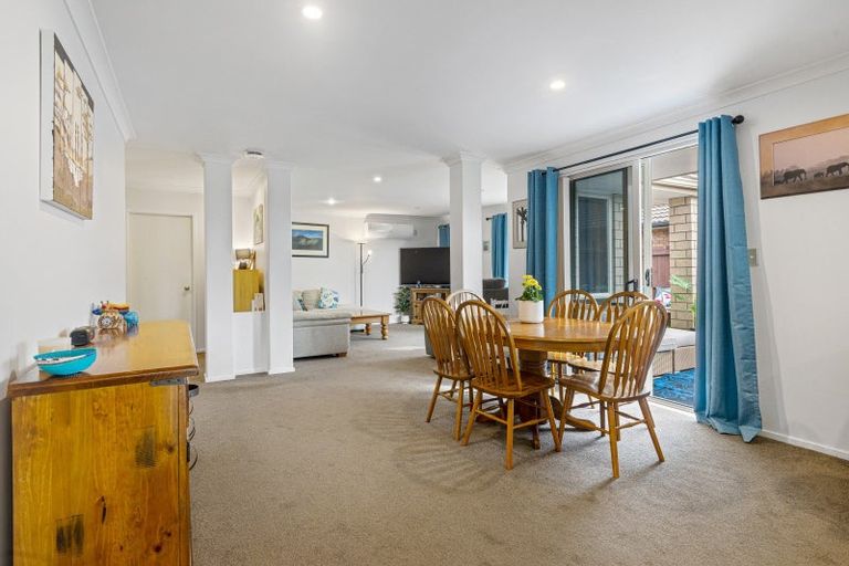 Photo of property in 33 Seabreeze Place, Papamoa Beach, Papamoa, 3118