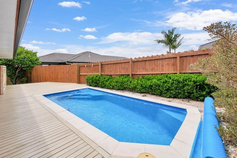Photo of property in 51 Sapperton Drive, Henderson, Auckland, 0612