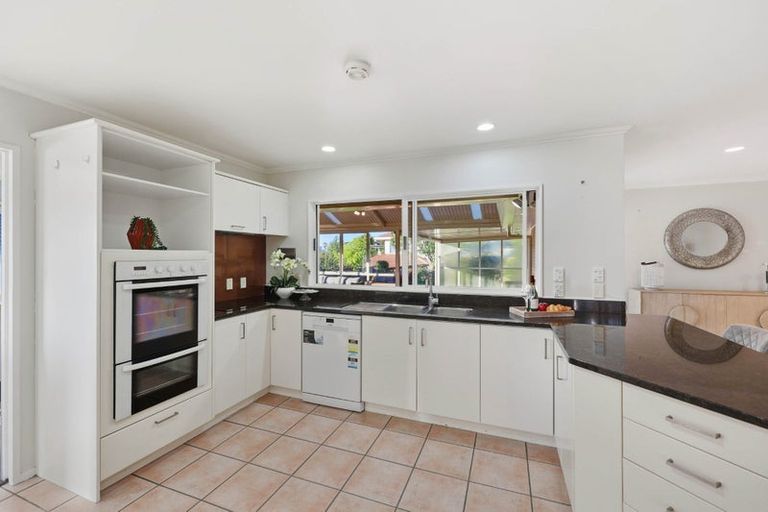 Photo of property in 33 Wiltshire Place, Somerville, Auckland, 2014