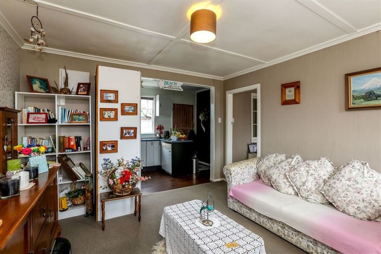 Photo of property in 2 Karamu Street, Strandon, New Plymouth, 4312