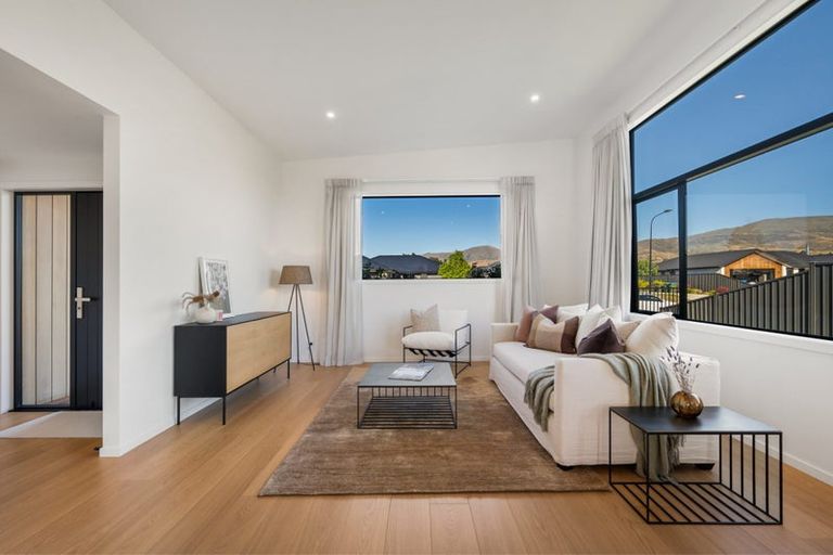 Photo of property in 7 Travertine Street, Cromwell, 9310
