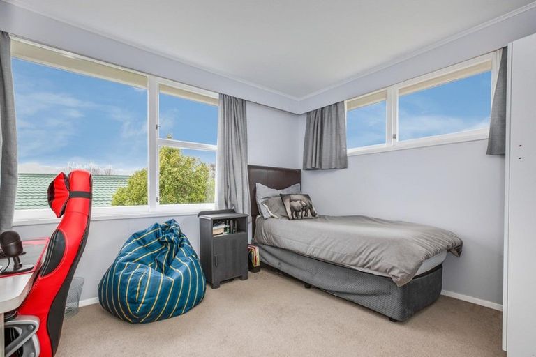 Photo of property in 68 Larsen Crescent, Tawa, Wellington, 5028