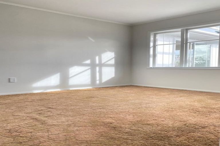 Photo of property in 47 Royal View Road, Te Atatu South, Auckland, 0610