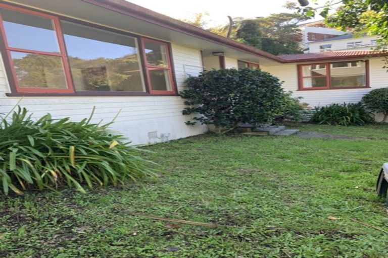 Photo of property in 23 Governor Road, Northland, Wellington, 6012
