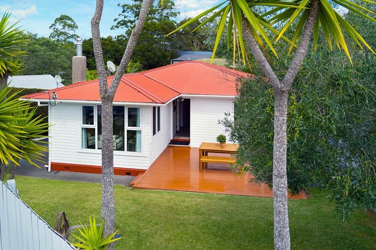 Photo of property in 23 Cornwall Street, Te Atatu South, Auckland, 0610