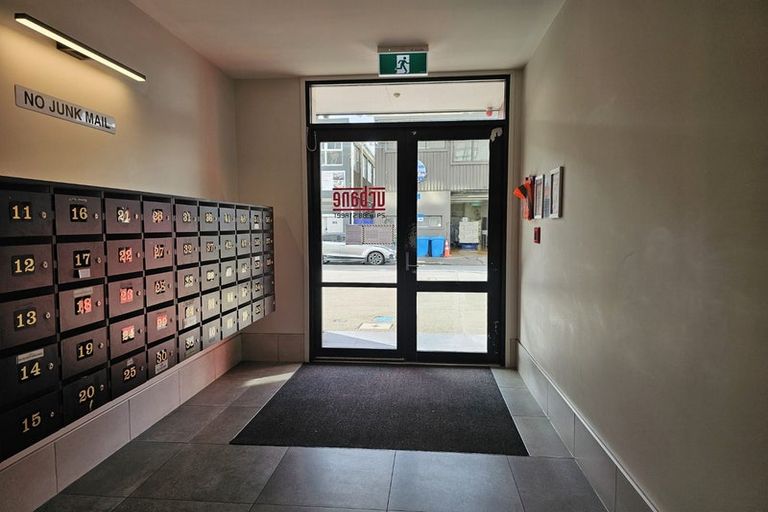Photo of property in Urbane Apartments, 2/29 Webb Street, Mount Cook, Wellington, 6011