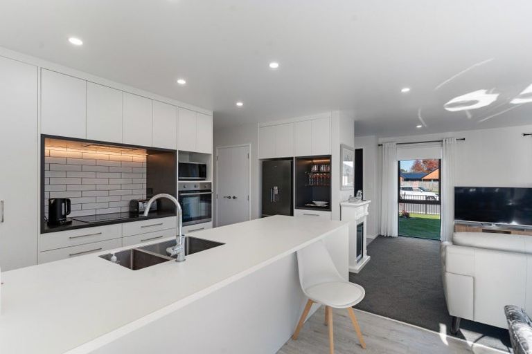 Photo of property in 6 Georgina Beyer Way, Carterton, 5713