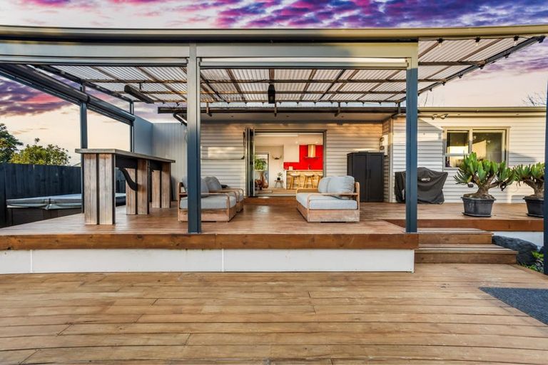 Photo of property in 31 Cambridge Road, Riverhead, 0820