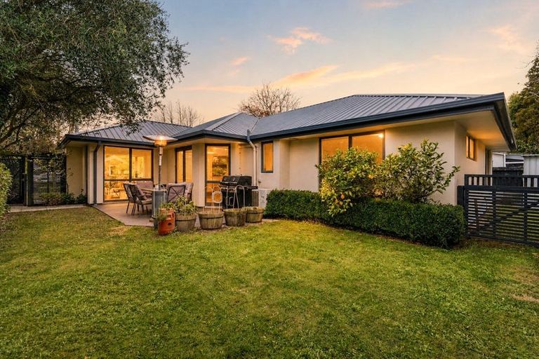 Photo of property in 54 Oxley Avenue, St Albans, Christchurch, 8014