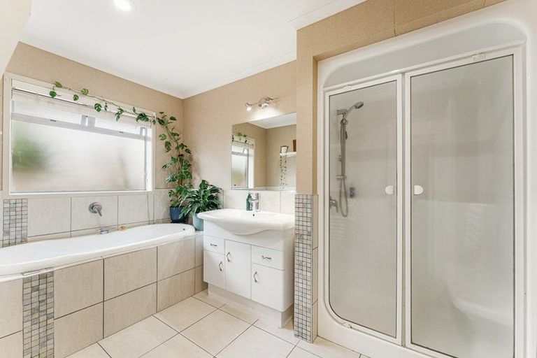 Photo of property in 38 Merriman Place, Pyes Pa, Tauranga, 3112