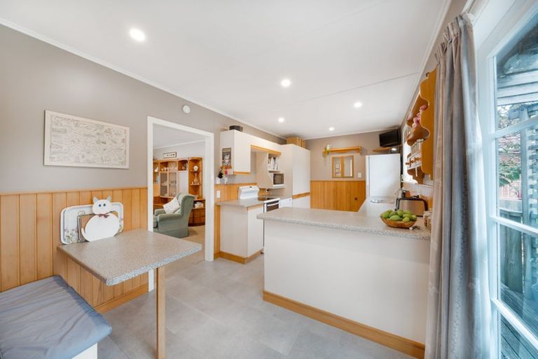 Photo of property in 64 Taylor Terrace, Tawa, Wellington, 5028