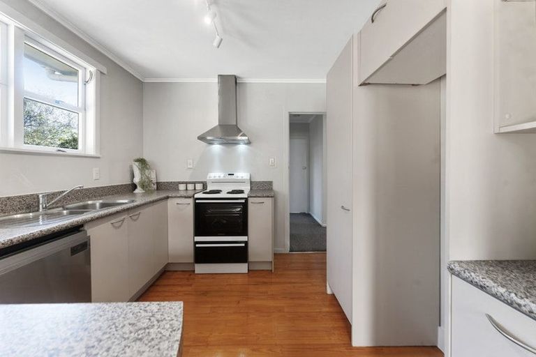 Photo of property in 1/12 Selwyn Crescent, Forrest Hill, Auckland, 0620