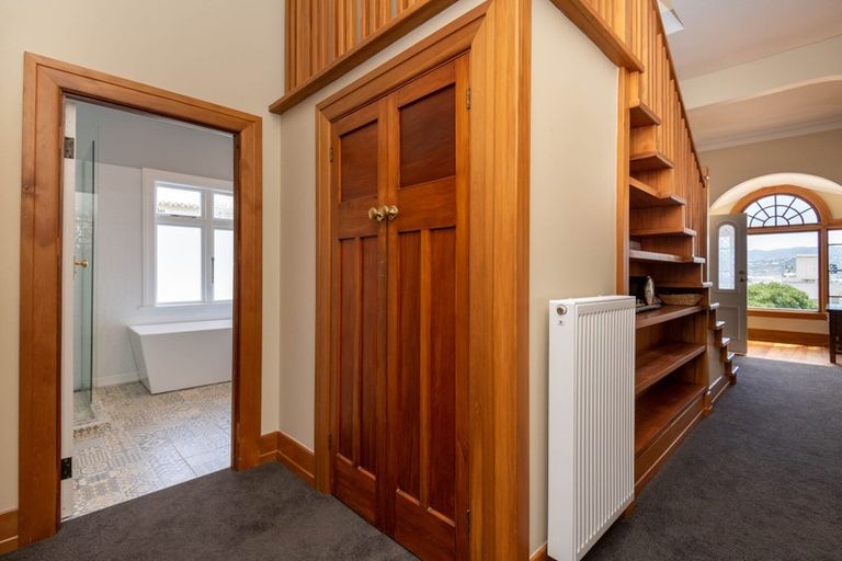 Photo of property in 210 Oriental Parade, Oriental Bay, Wellington, 6011