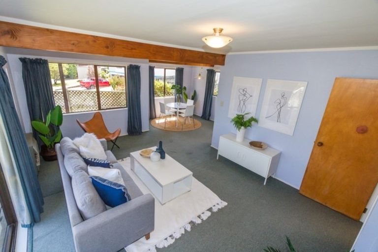 Photo of property in 33 James Cook Drive, Whitby, Porirua, 5024