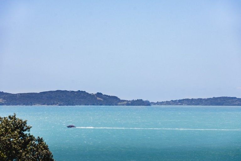 Photo of property in 2/7 Pounamu Place, Shelly Park, Auckland, 2014