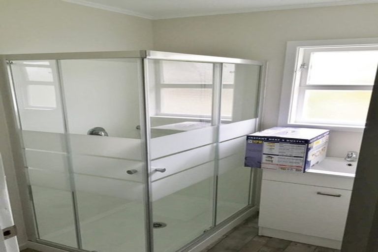 Photo of property in 10 Christmas Road, Manurewa, Auckland, 2102