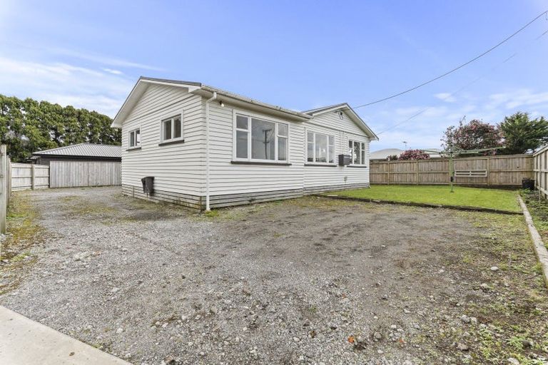 Photo of property in 44 Egmont Road, Waiwhakaiho, New Plymouth, 4312