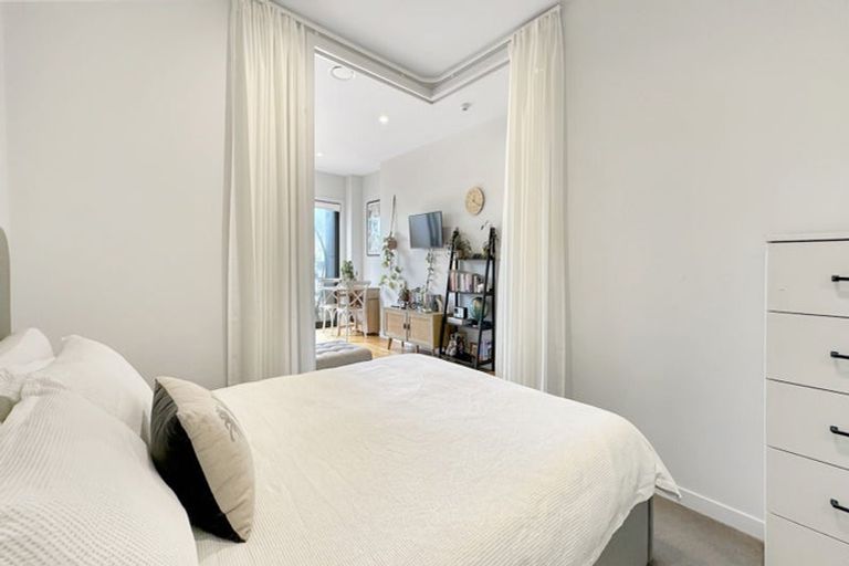 Photo of property in Frank Sargeson Apts, 6/74g Anzac Street, Takapuna, Auckland, 0622