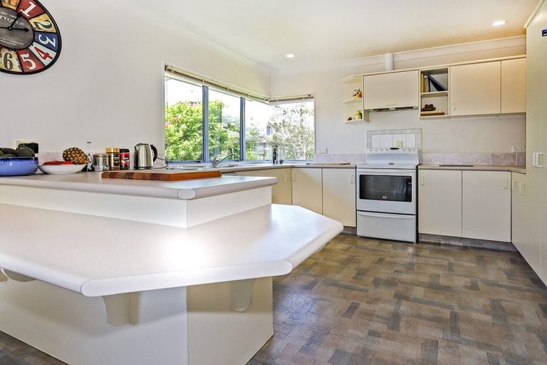 Photo of property in 25 Meadowviews Drive, Welcome Bay, Tauranga, 3112