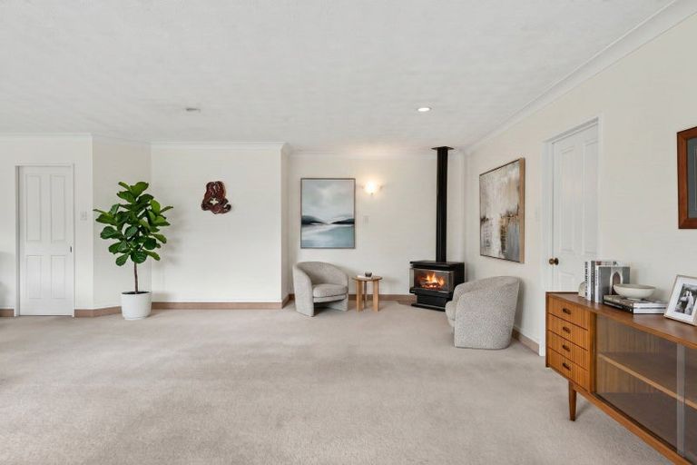 Photo of property in 6 Cheval Place, Taradale, Napier, 4112