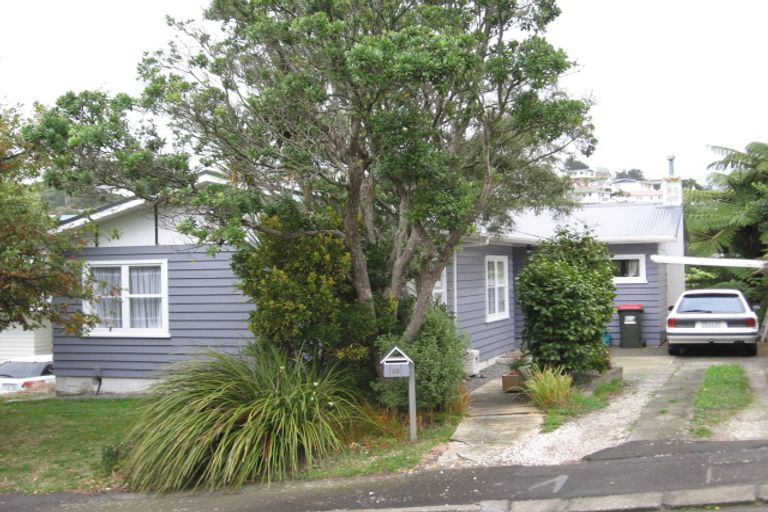 Photo of property in 10 Pritchard Street, Newlands, Wellington, 6037