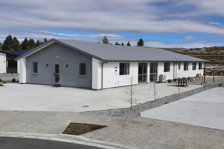 Photo of property in 37 Howden Drive, Jacks Point, 9371