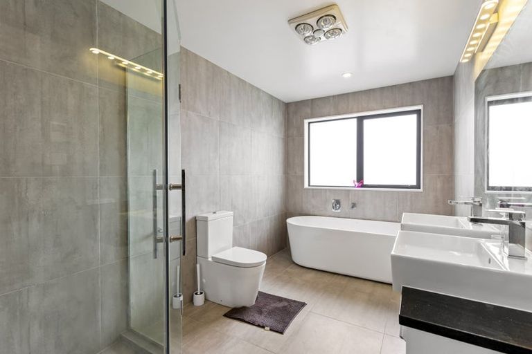 Photo of property in 3 Crompton Place, Orewa, 0931