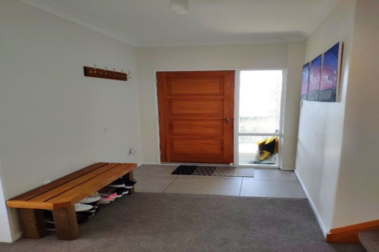 Photo of property in 42 Churton Drive, Churton Park, Wellington, 6037