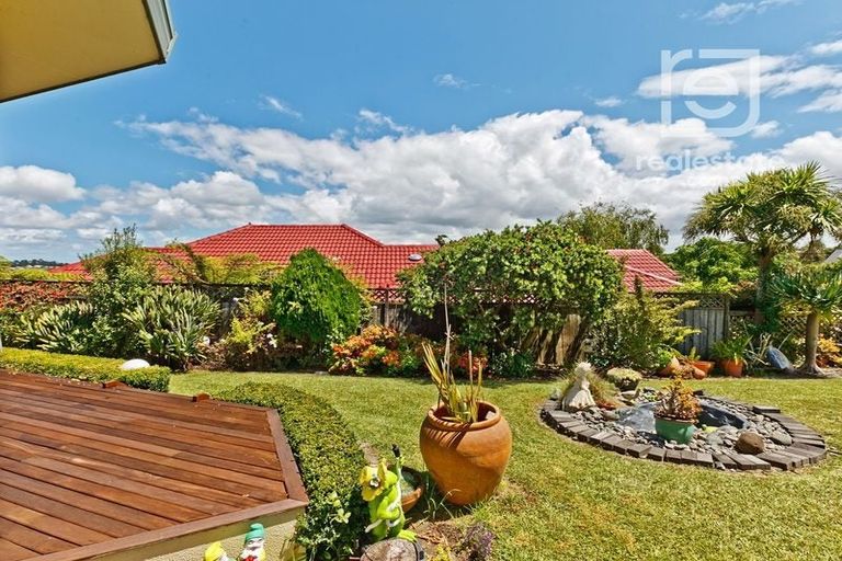 Photo of property in 25 Taroka Close, Pinehill, Auckland, 0632