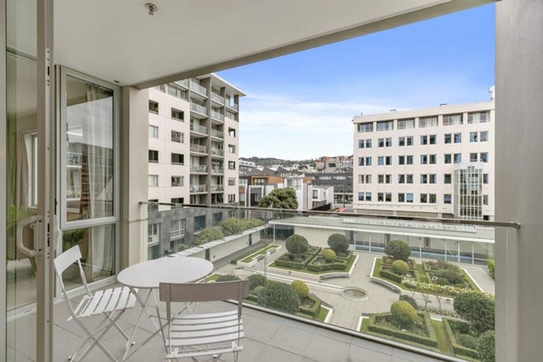 Photo of property in Sanctum Apartments, 32/10a Ebor Street, Te Aro, Wellington, 6011