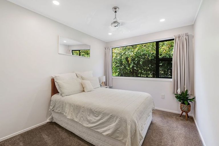 Photo of property in 28 Gilshennan Valley, Red Beach, 0932