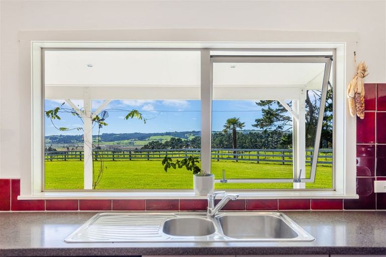 Photo of property in 135c Hutchinson Road, Helensville, 0875