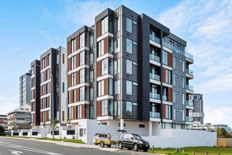 Photo of property in Frank Sargeson Apts, 404/74 Anzac Street, Takapuna, Auckland, 0622