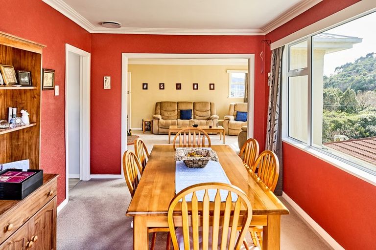 Photo of property in 5 Mahoe Street, Tawa, Wellington, 5028