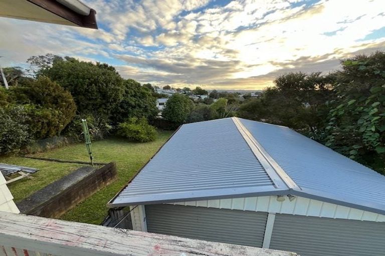 Photo of property in 24 Stanley Road, Glenfield, Auckland, 0629