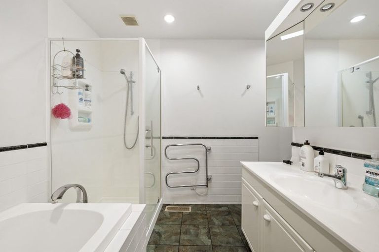 Photo of property in 191 Marine Parade, Seatoun, Wellington, 6022