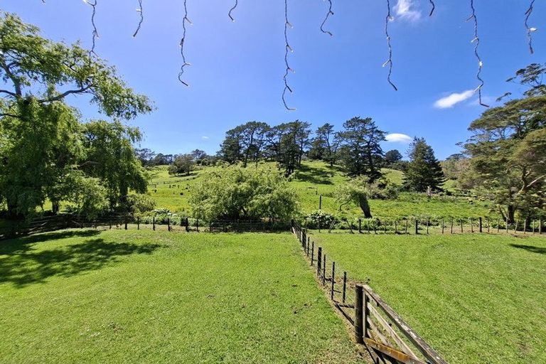 Photo of property in 169 Awa Road, Kumeu, 0891