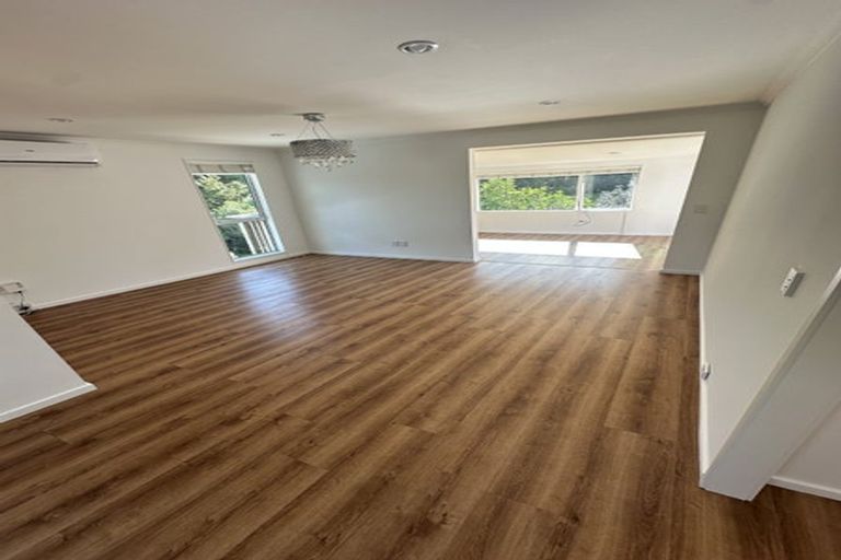 Photo of property in 2/130 Spinella Drive, Bayview, Auckland, 0629