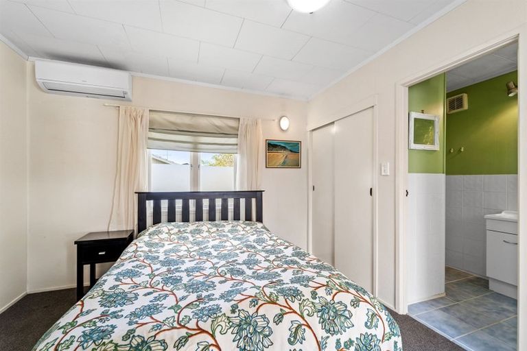 Photo of property in 27 Camelot Place, Glenfield, Auckland, 0629