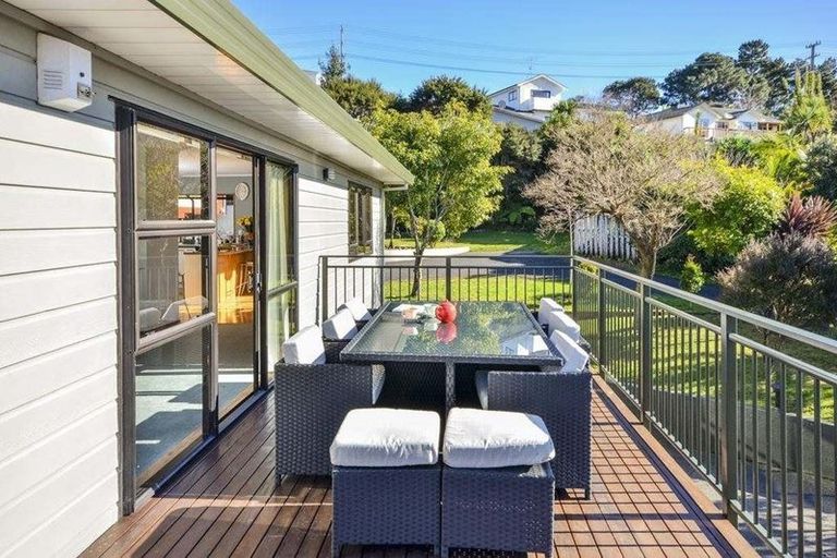 Photo of property in 13 Highwood Grove, Torbay, Auckland, 0630