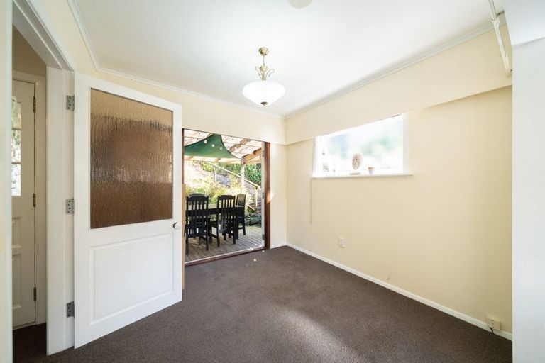 Photo of property in 10 Court Road, Tawa, Wellington, 5028