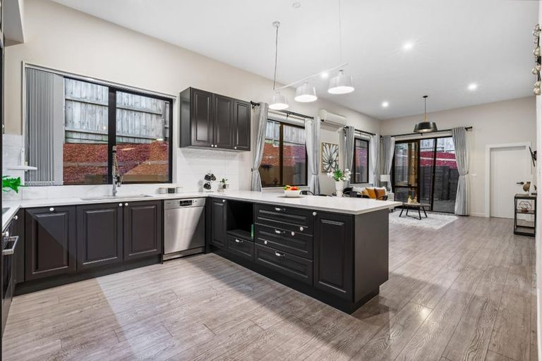 Photo of property in 1 Barrique Road, Kumeu, 0810