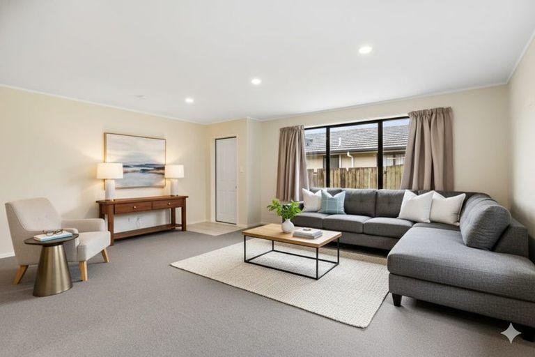 Photo of property in 14 Dovey Place, Massey, Auckland, 0614
