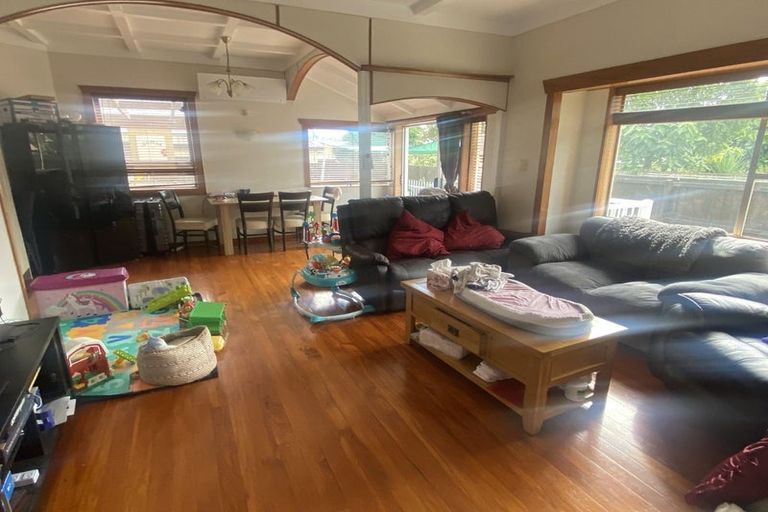 Photo of property in 36 Cambridge Terrace, Papatoetoe, Auckland, 2025