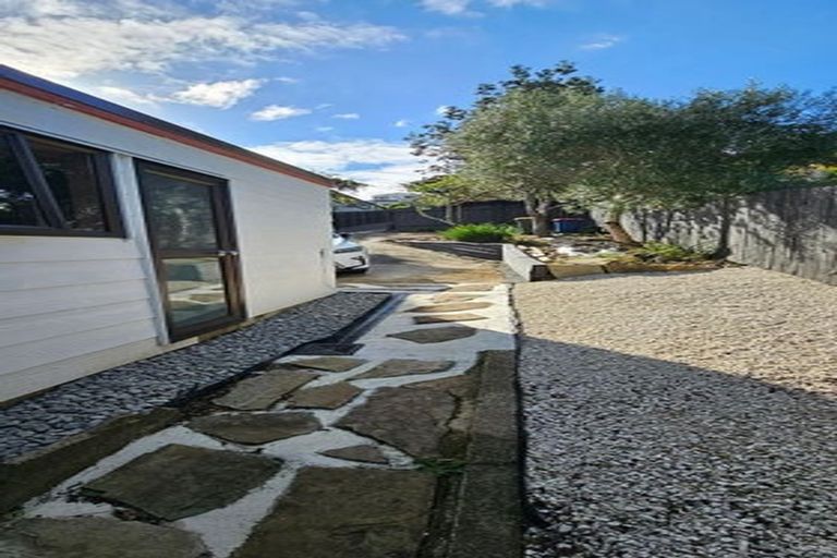 Photo of property in 1/13 Montclair Rise, Browns Bay, Auckland, 0630