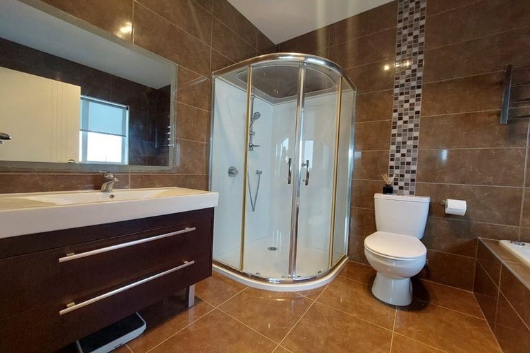 Photo of property in 21 Hornbill Drive, Fairview Heights, Auckland, 0632